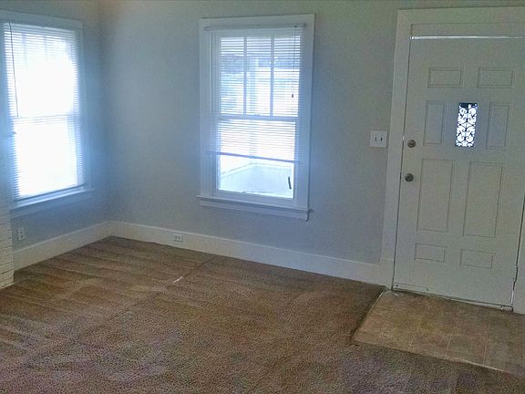 3rd image of 4535 Woolman Ave