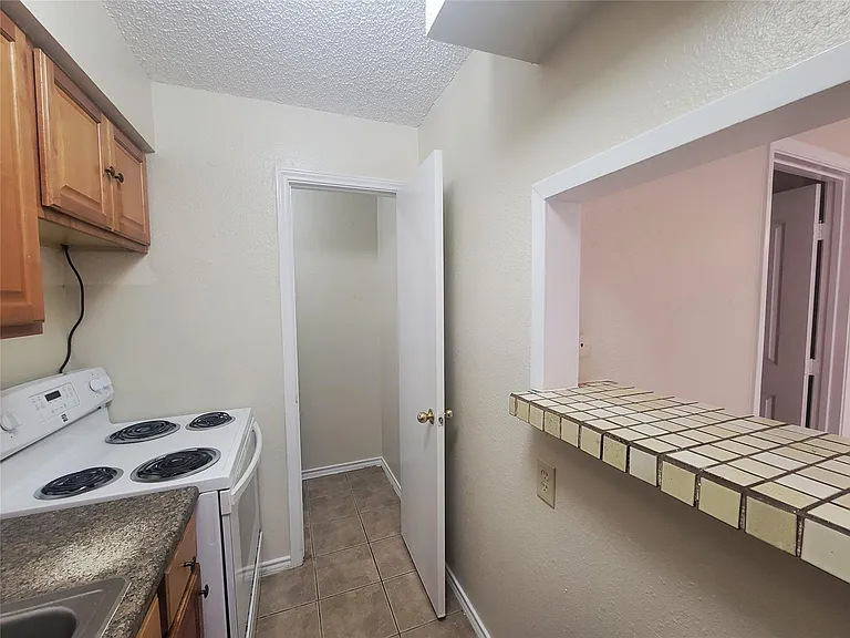 5103 Avenue Q 1/2 #2 — Photo 3