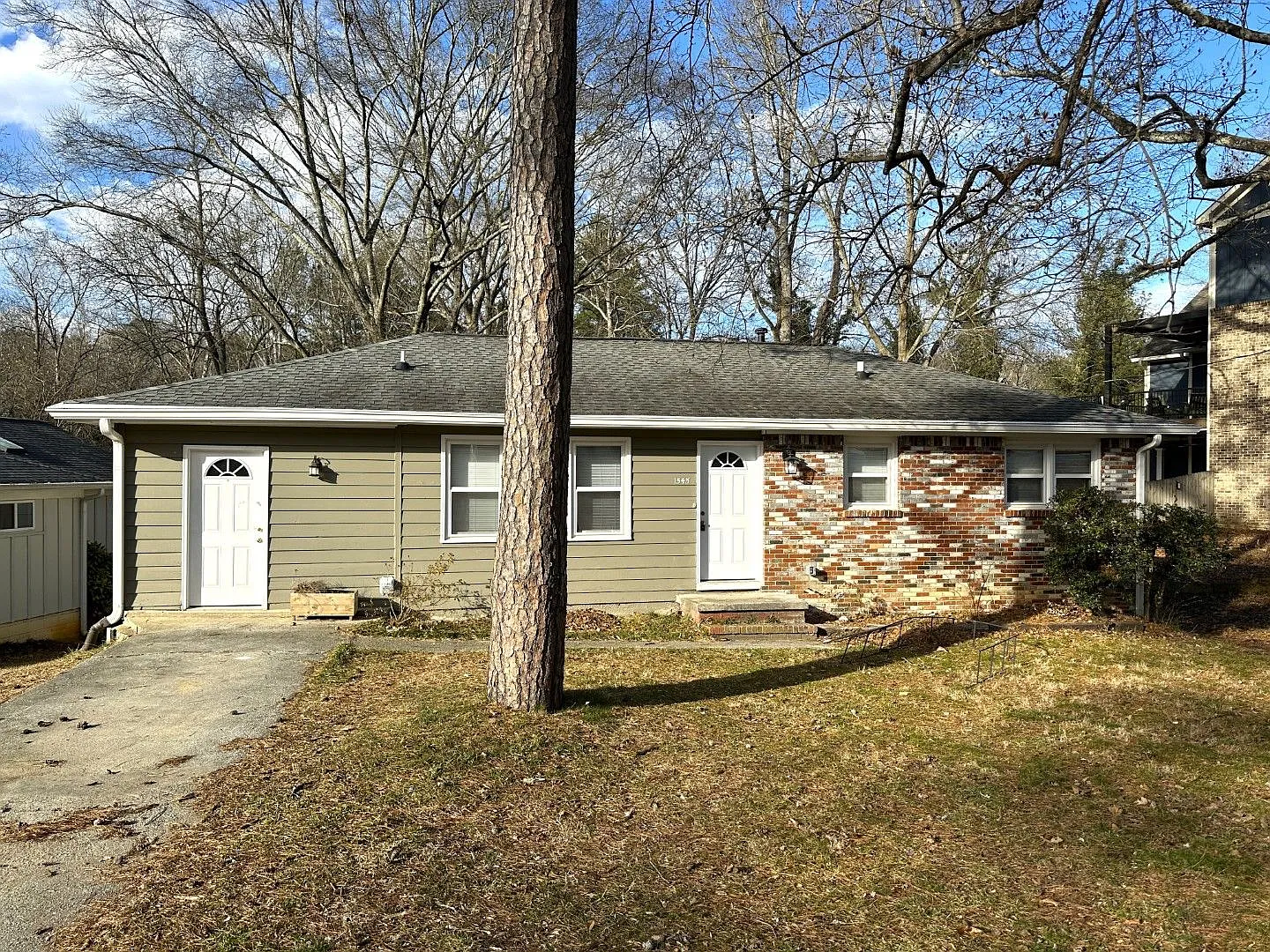 Wow! 4 bed, 2 full baths, prime Smyrna location, basement with bonus room, storage, hardwood floo... — Photo 1