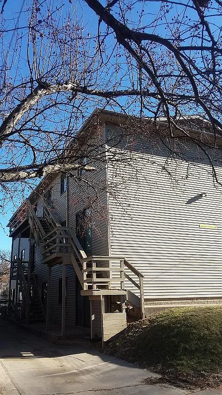 3 bed, $1,880 — Photo 1