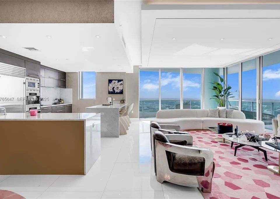 1st image of 900 Biscayne Blvd APT 6109