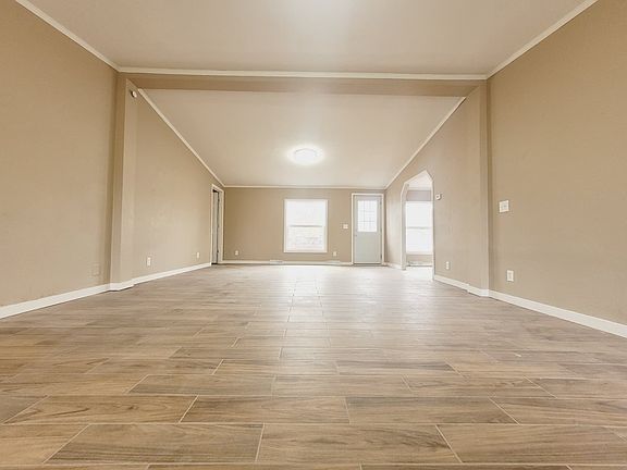 3rd image of 137 Russell Rd