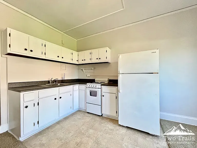 538 N Main St — Photo 2