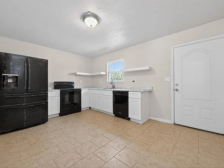 140 Marie St — Photo 20