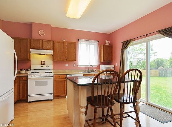 5th image of 462 W Savoy Dr
