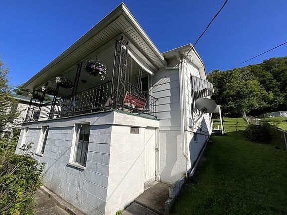 3rd image of 1402 Terrace St
