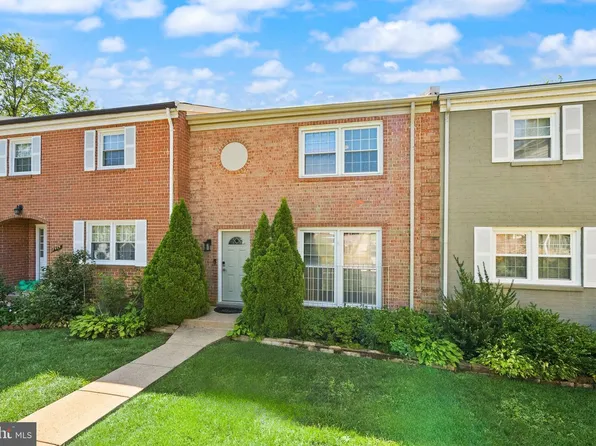 7471 Jayhawk St, Annandale, VA 22003