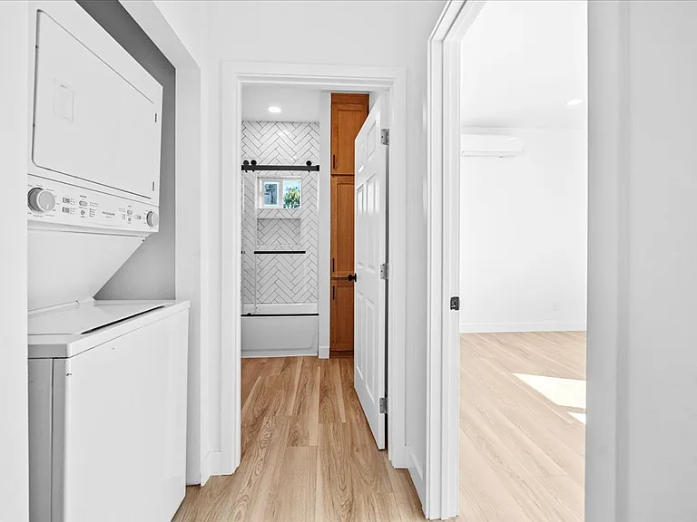 3884 Alsace Ave — Photo 14