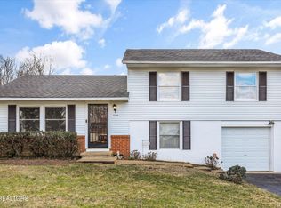 5709 Stoneleigh Rd, Knoxville, TN 37912