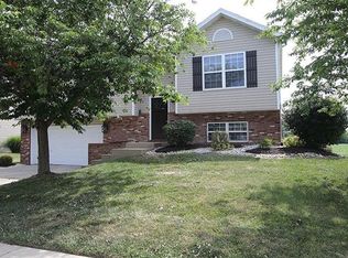 1912 Arlington Ct, Maryville, IL 62062