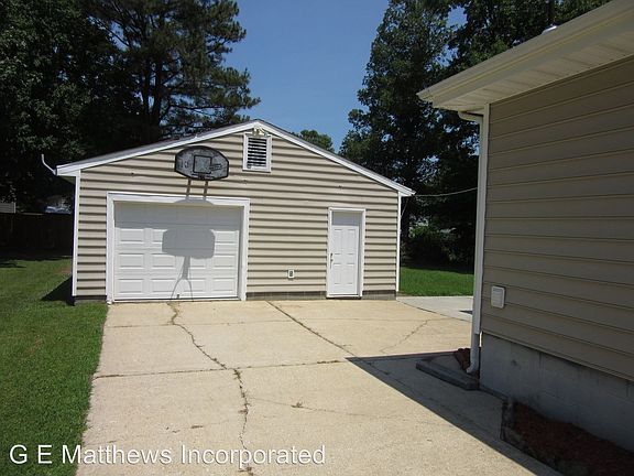 3rd image of 545 Briarwood Cir