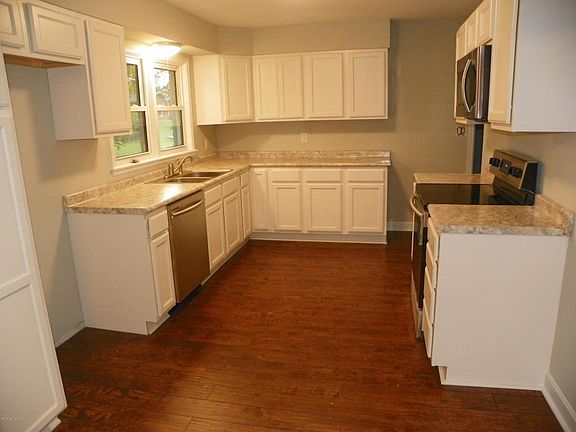 3rd image of 9814 Bentford Dr