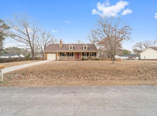 114 Chappell Creek Dr, Richlands, NC 28574