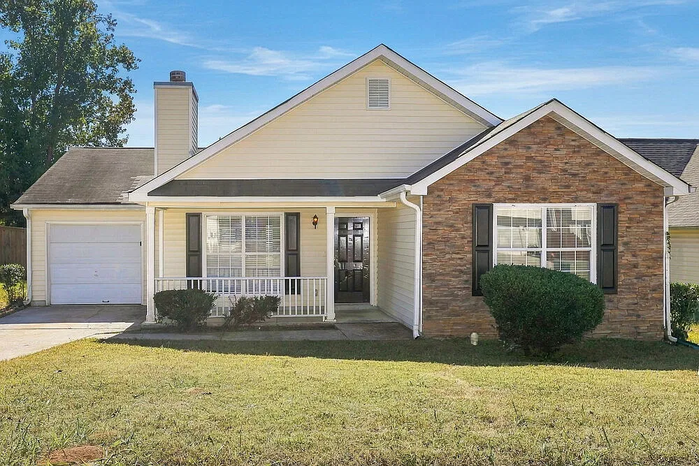 3 bed, 2.0 bath, 1466 sqft, $2,010 — Photo 1