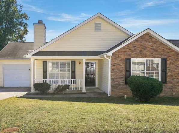 1068 Meadow Glen Cir, Fairburn, GA 30213