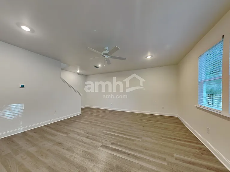 910 Carnelian Ln — Photo 7