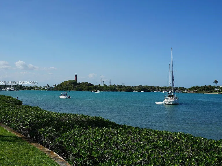 324 Tequesta Dr — Photo 36