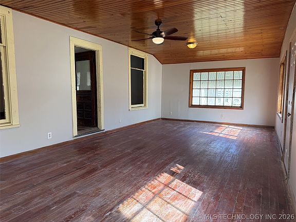 2nd image of 512 E 8th St