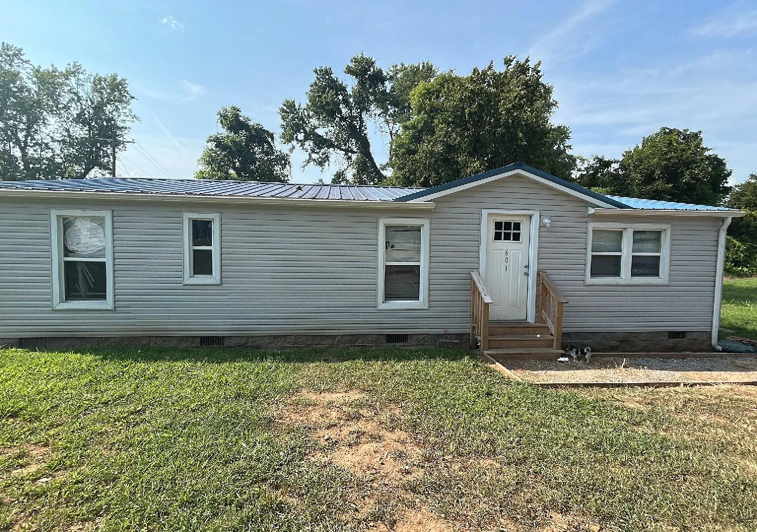 3 bed, 2.0 bath, 1498 sqft, $1,200 — Photo 1