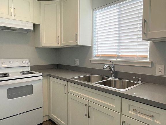 2nd image of 625 N Commerce St #11686504