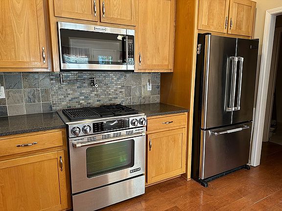 2nd image of 505 NE Jasper Cir