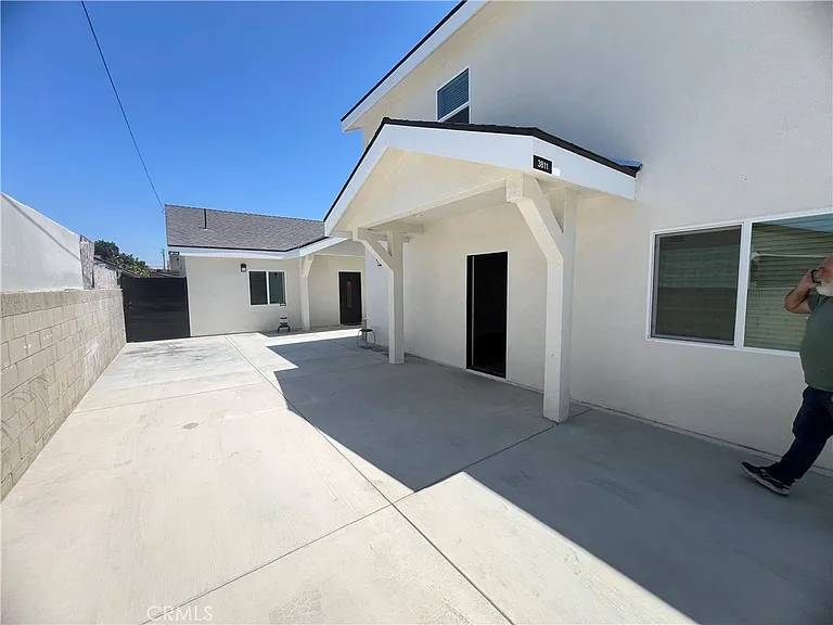 3811 Live Oak St — Photo 1