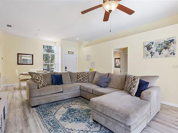 4th image of 2937 Dickens Cir