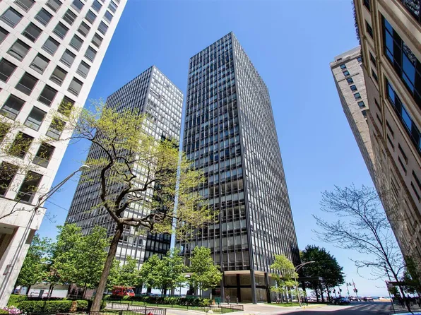860 N Lake Shore Dr APT 5M, Chicago, IL 60611