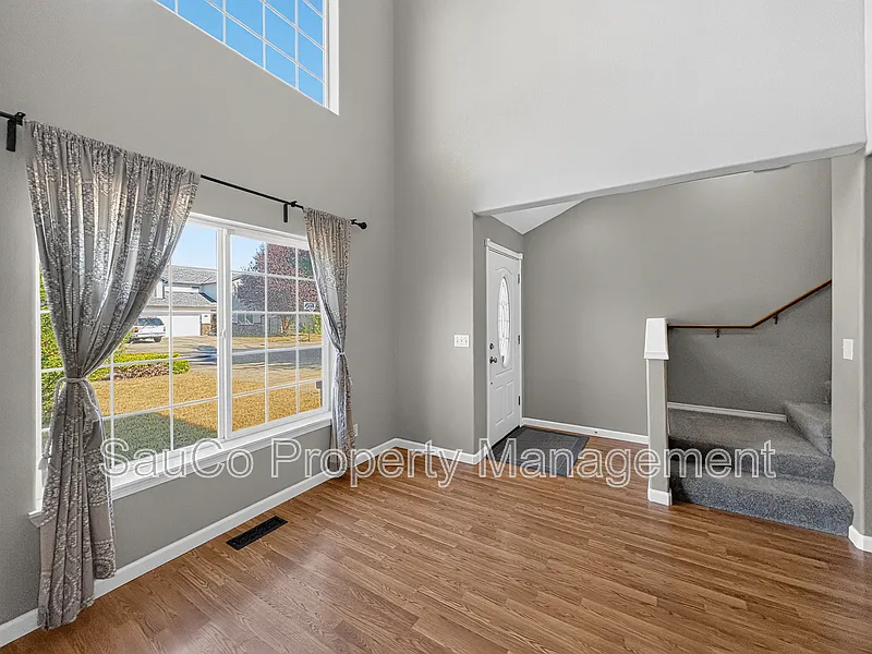 4 bed, 3.0 bath, 2348 sqft, $2,800 — Photo 4