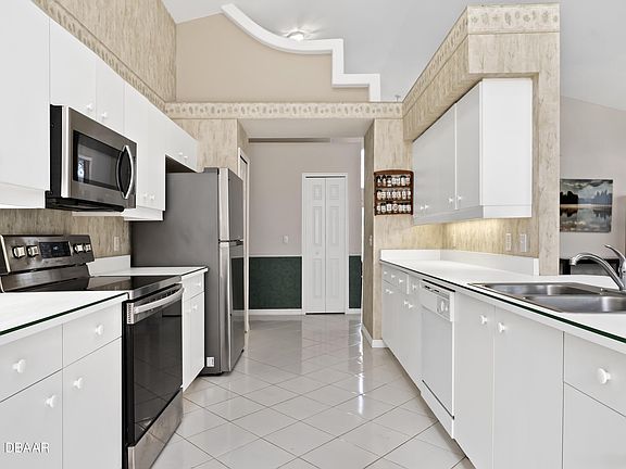 3rd image of 6015 Heron Pond Dr