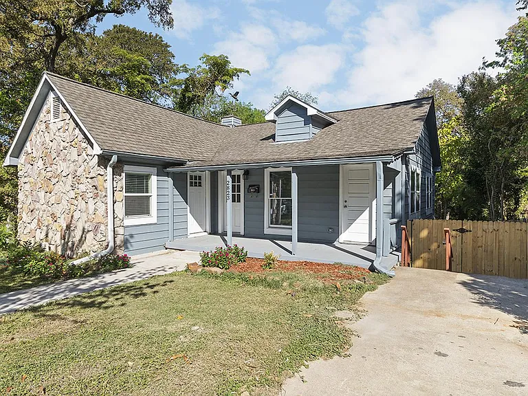 2823 Burlington Blvd — Photo 23
