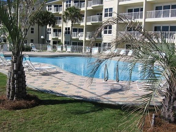 5th image of 325 Maravilla Dr