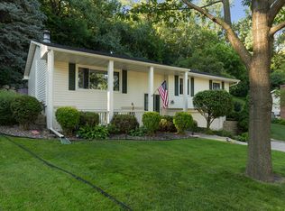 1911 Sioux Ct, Burnsville, MN 55337