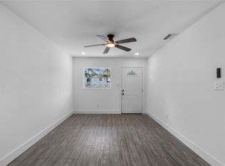 541 E Lime St, Tarpon Springs, FL 34689