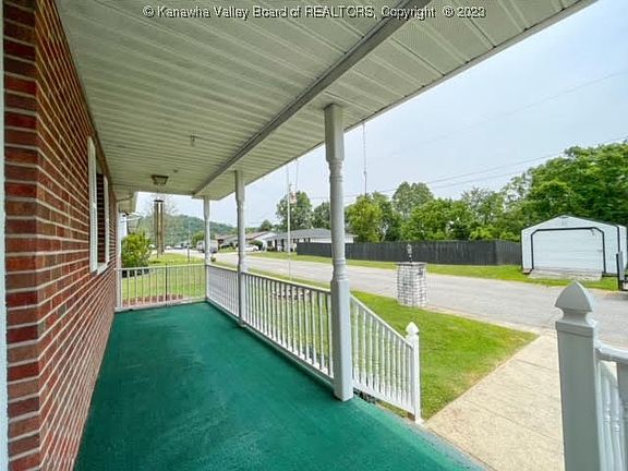 4th image of 250 Raceview Dr