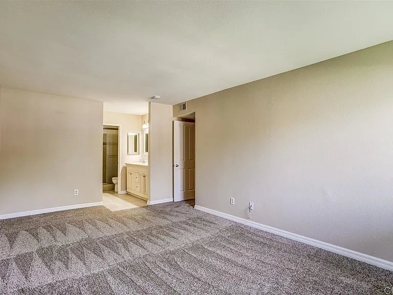 387 N Melrose Dr #C — Photo 6