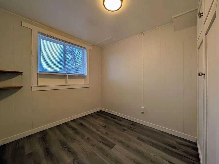 330 Roosevelt Ave — Photo 34