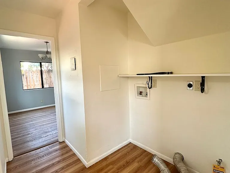 1009 E Haley St — Photo 14