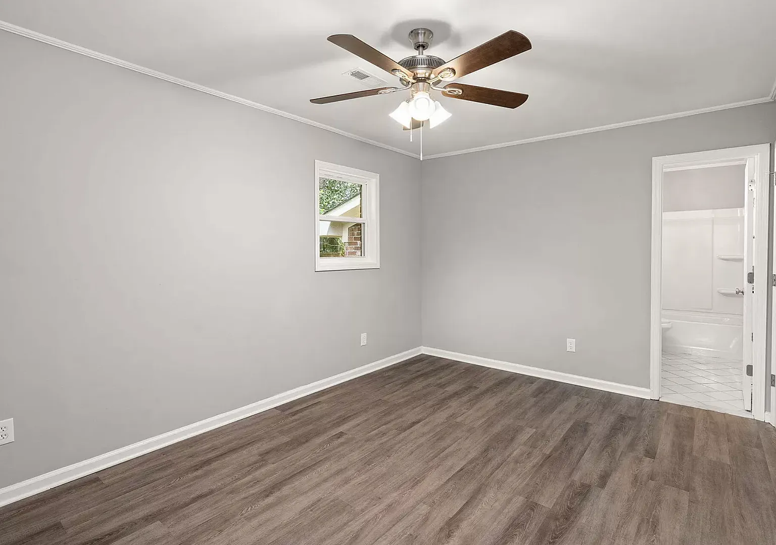 Beautiful Summerville Rent Ready, Fully Renovated Home — Photo 2