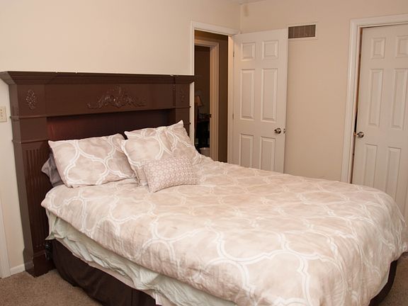 5th image of 536 NE Noeleen Ln
