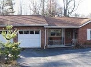 103 Edgehill Rd, Hendersonville, NC 28739