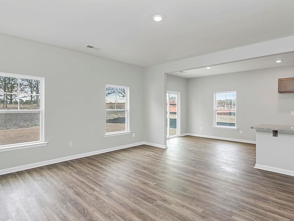 5th image of 221 Raglins Way