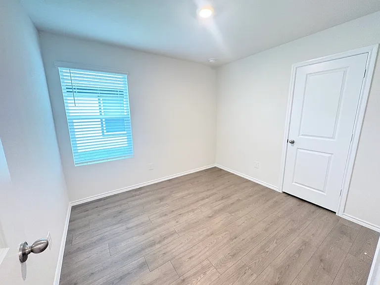 1144 Northfield Dr — Photo 12