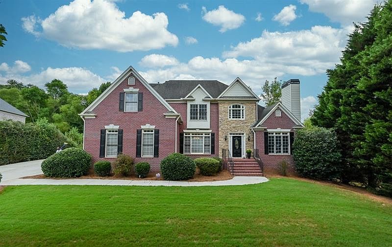 1st image of 301 Peacock Dr NW