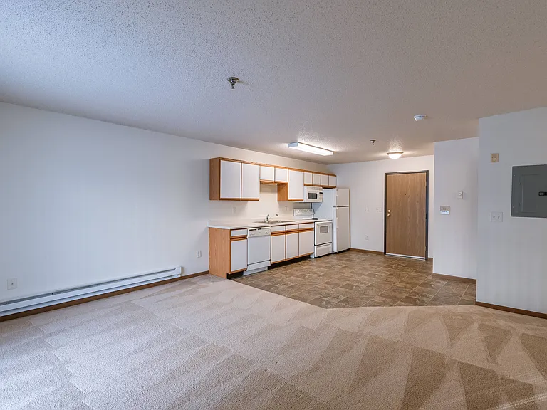 Fargo, ND Lake Crest Apartments | Living