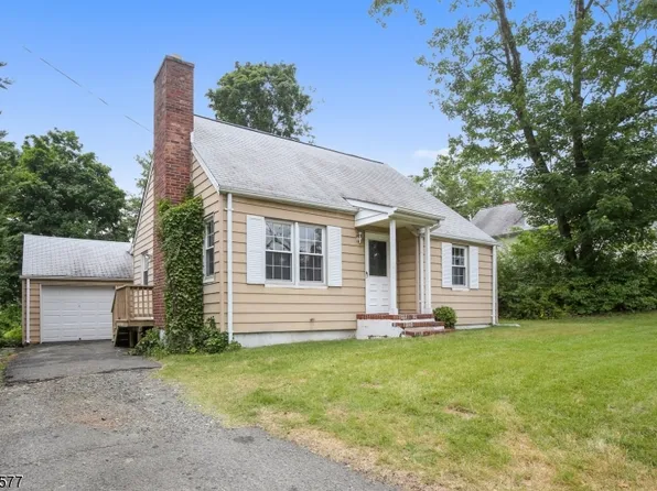 131 W Hanover Ave, Morris Plains, NJ 07950