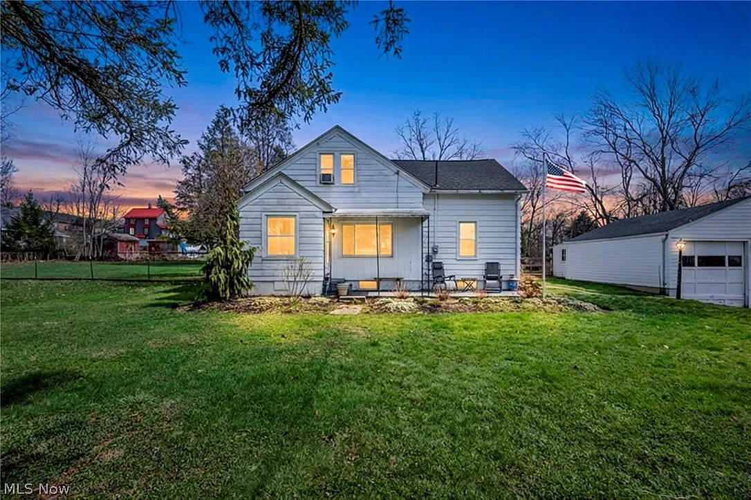 591 Long Dr photo 1