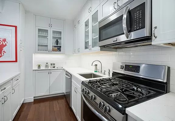 3rd image of 69 5th Ave APT 14F