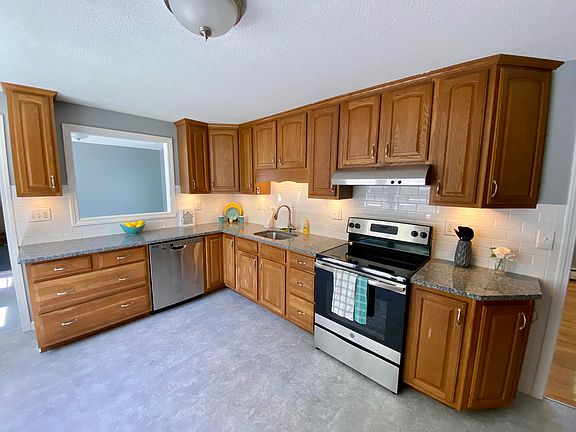 3rd image of 94 Glenstone Dr