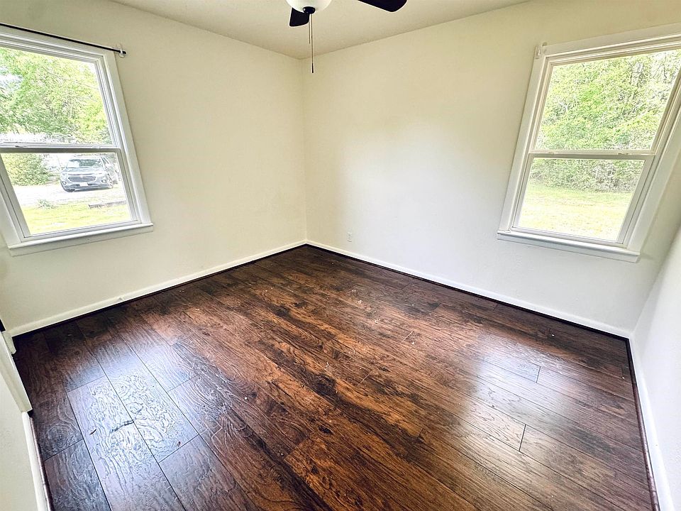 7th image of 115 Morgan St